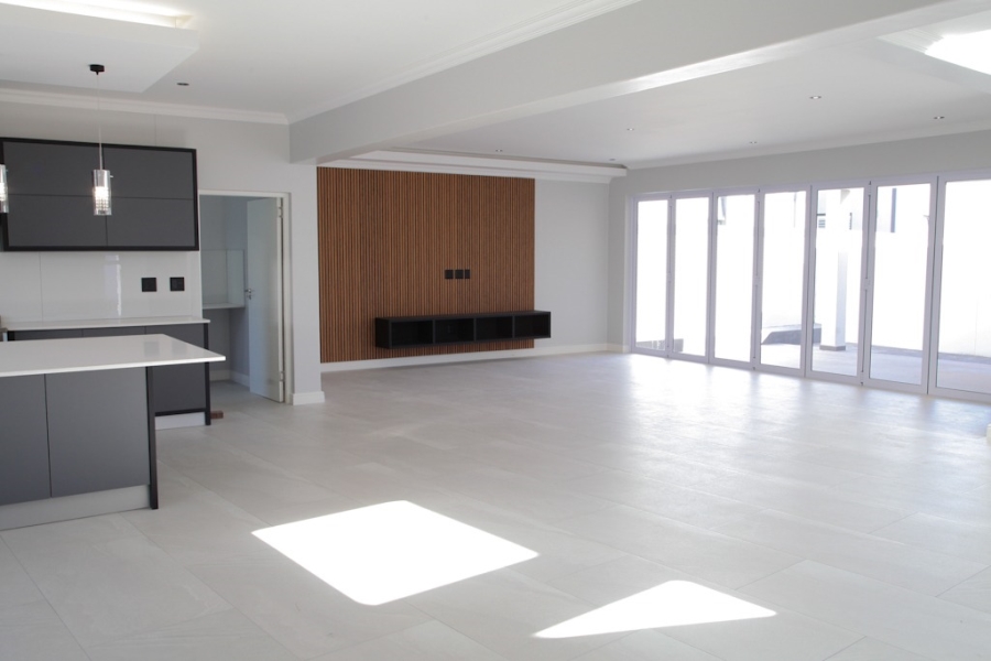 3 Bedroom Property for Sale in Calypso Beach Western Cape